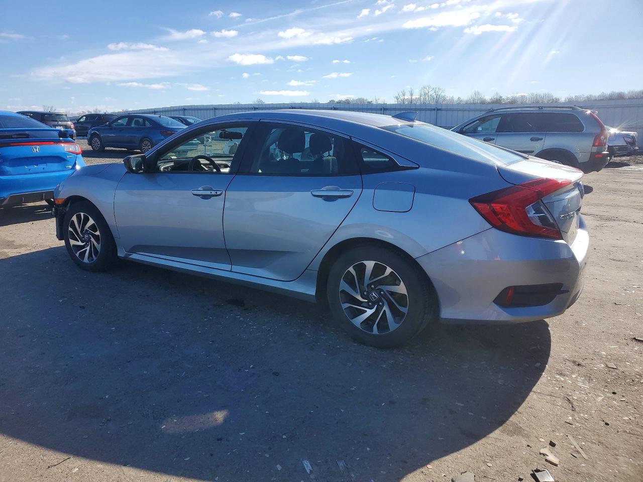 2017 HONDA CIVIC EX photo 2