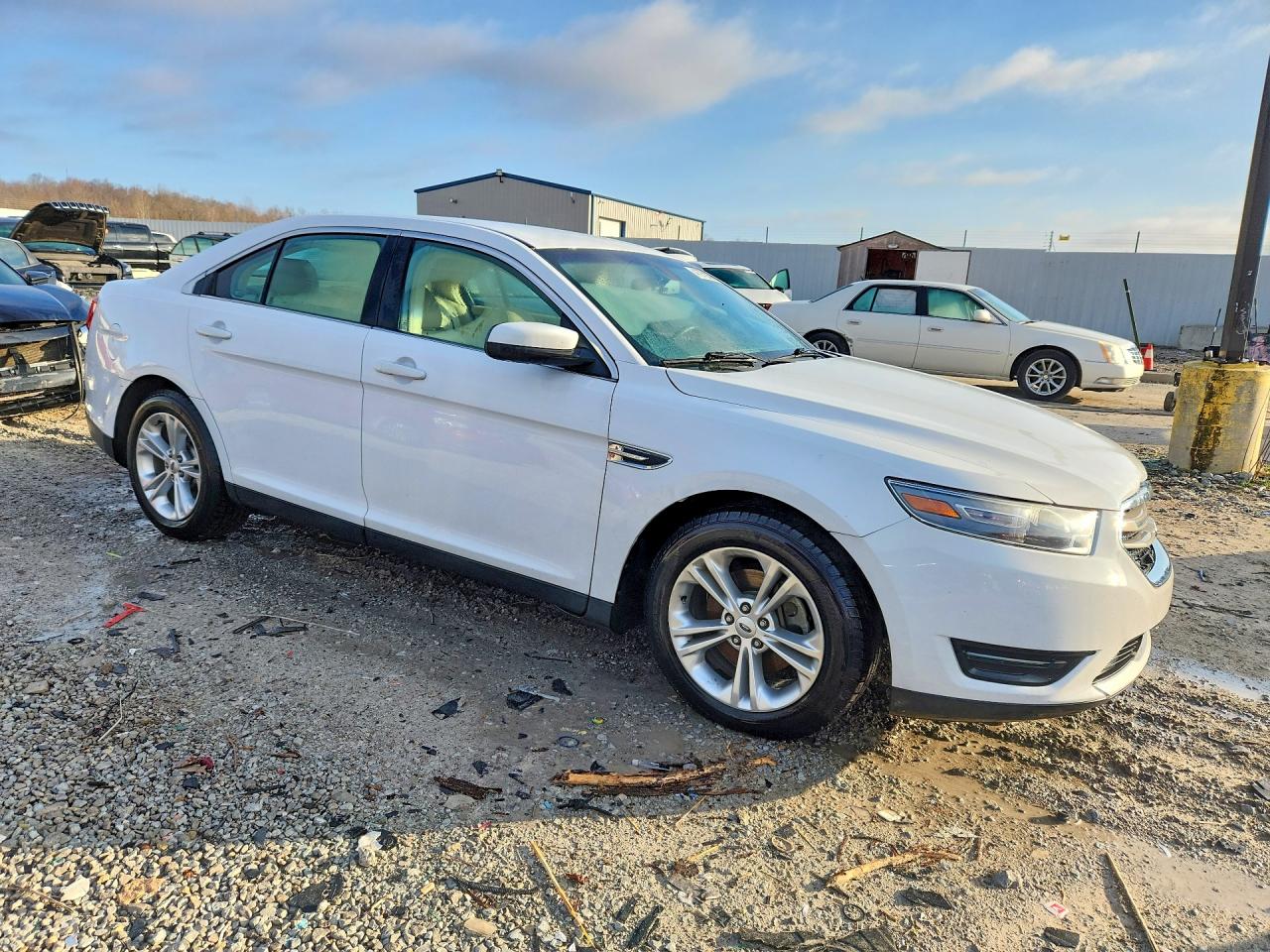2014 FORD TAURUS SEL photo 4