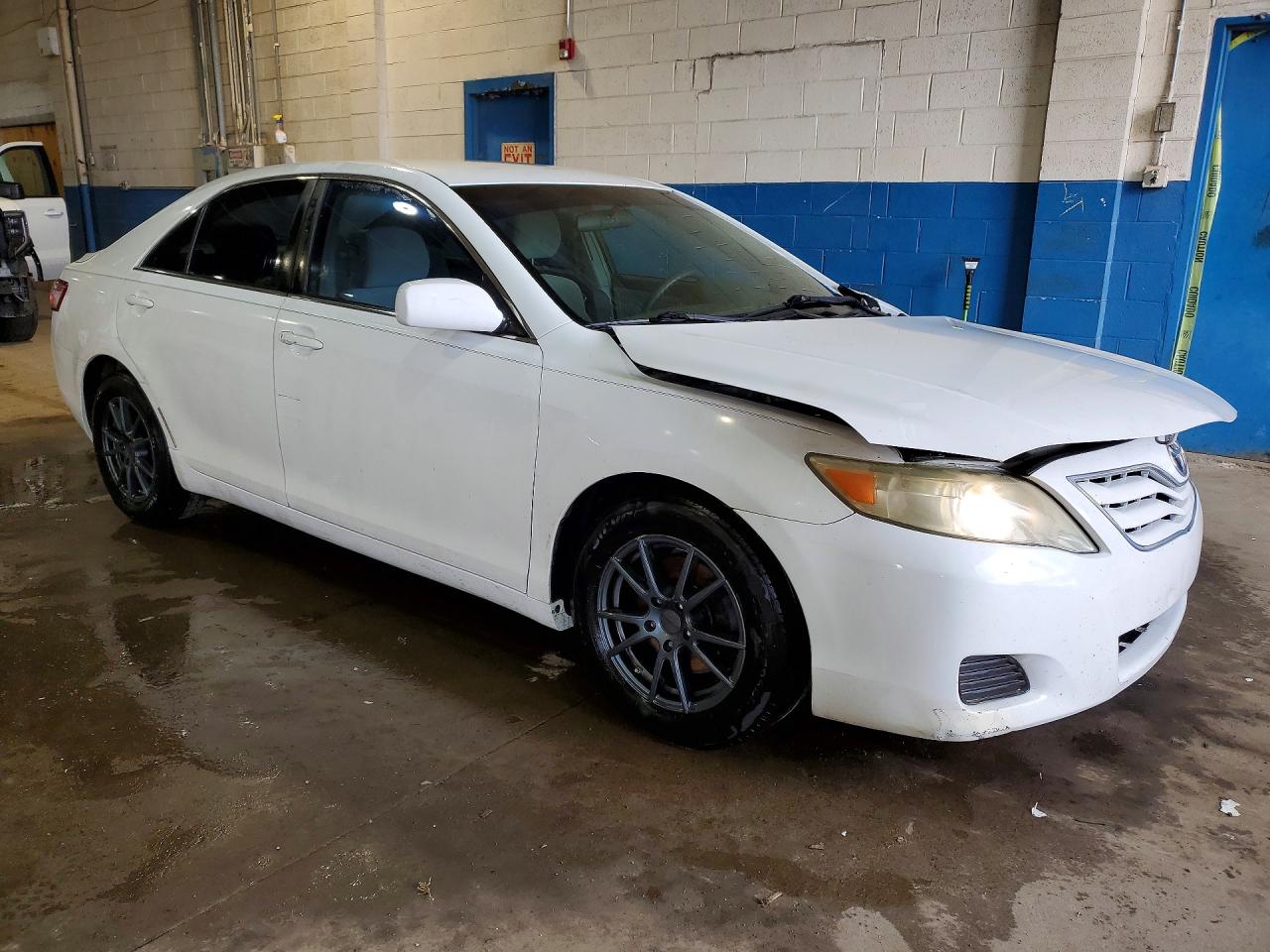 2011 TOYOTA CAMRY BASE photo 10