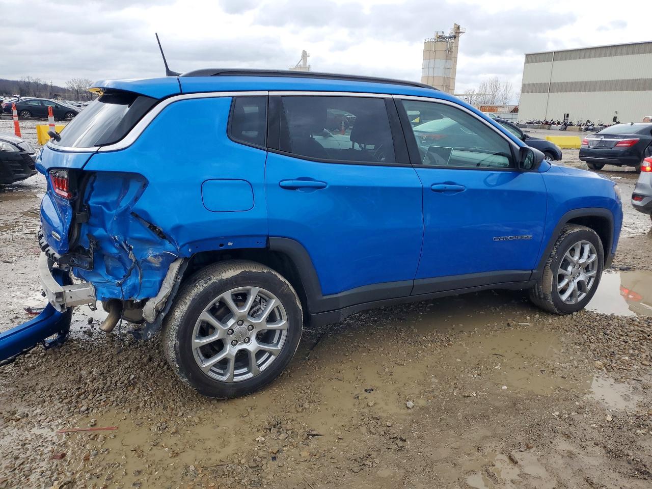 2022 JEEP COMPASS LATITUDE LUX photo 3