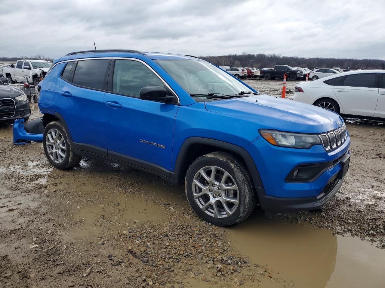 2022 JEEP COMPASS LATITUDE LUX photo 4