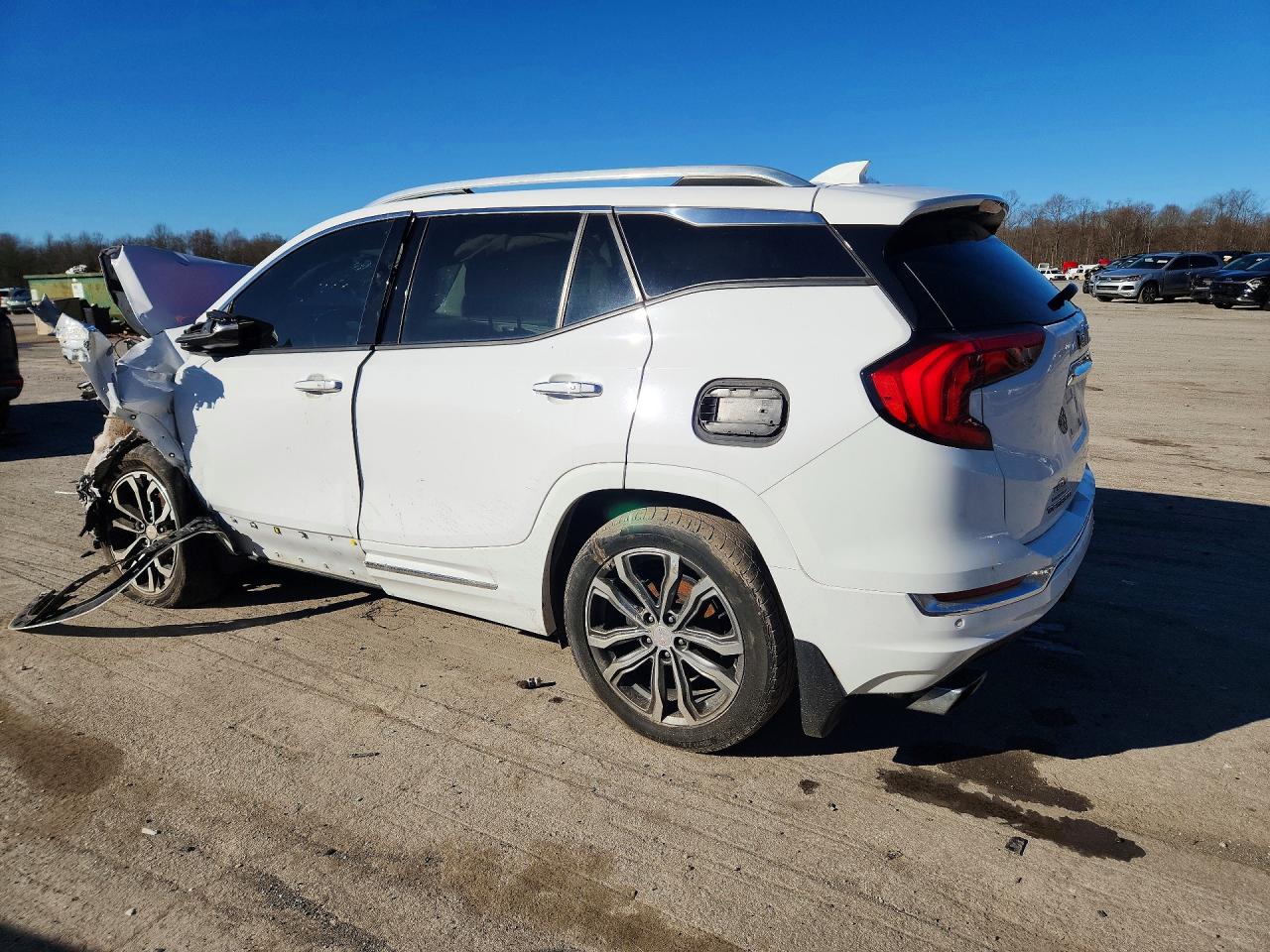 2019 GMC TERRAIN DENALI photo 2