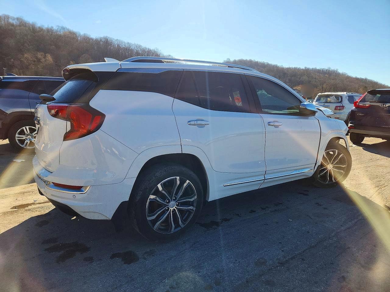 2019 GMC TERRAIN DENALI photo 3