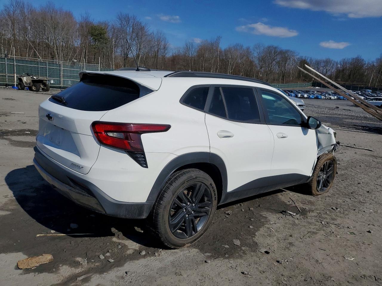 2025 CHEVROLET TRAX ACTIV photo 3