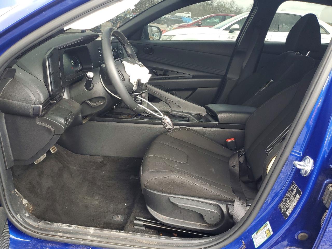 2025 HYUNDAI ELANTRA SEL SPORT photo 13