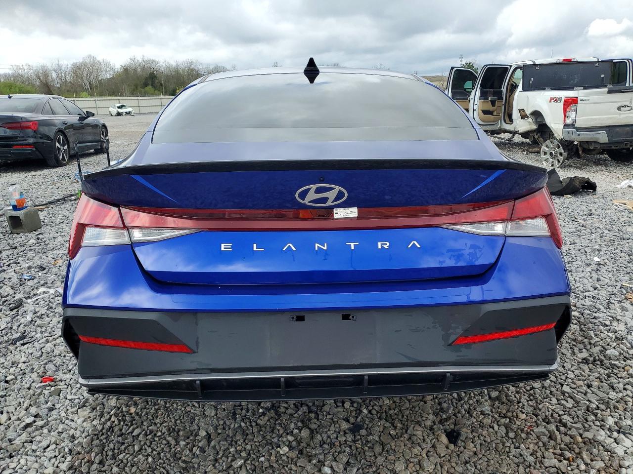 2025 HYUNDAI ELANTRA SEL SPORT photo 11
