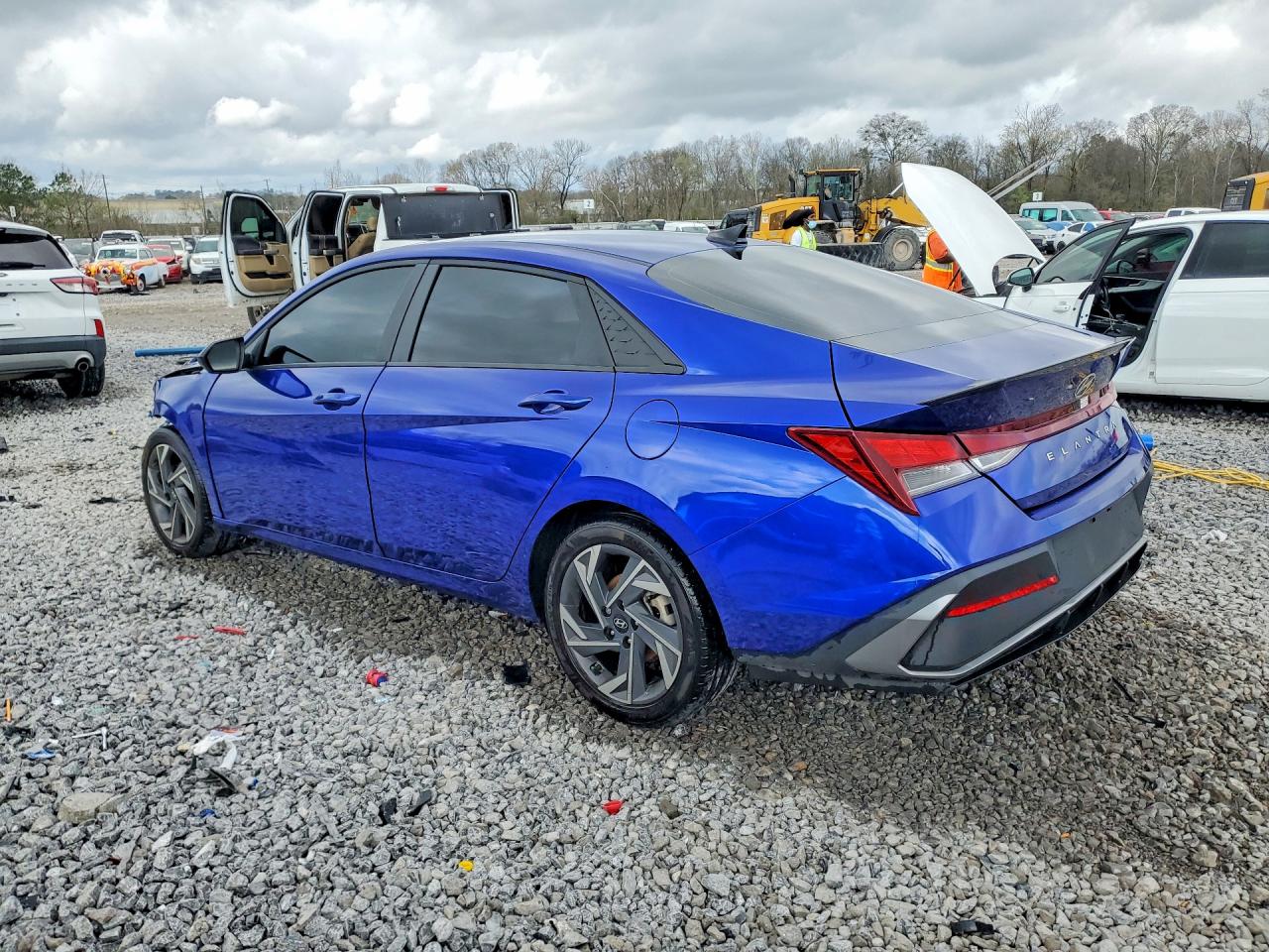 2025 HYUNDAI ELANTRA SEL SPORT photo 3