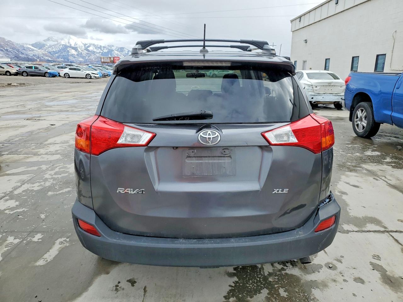 2015 TOYOTA RAV4 XLE photo 6