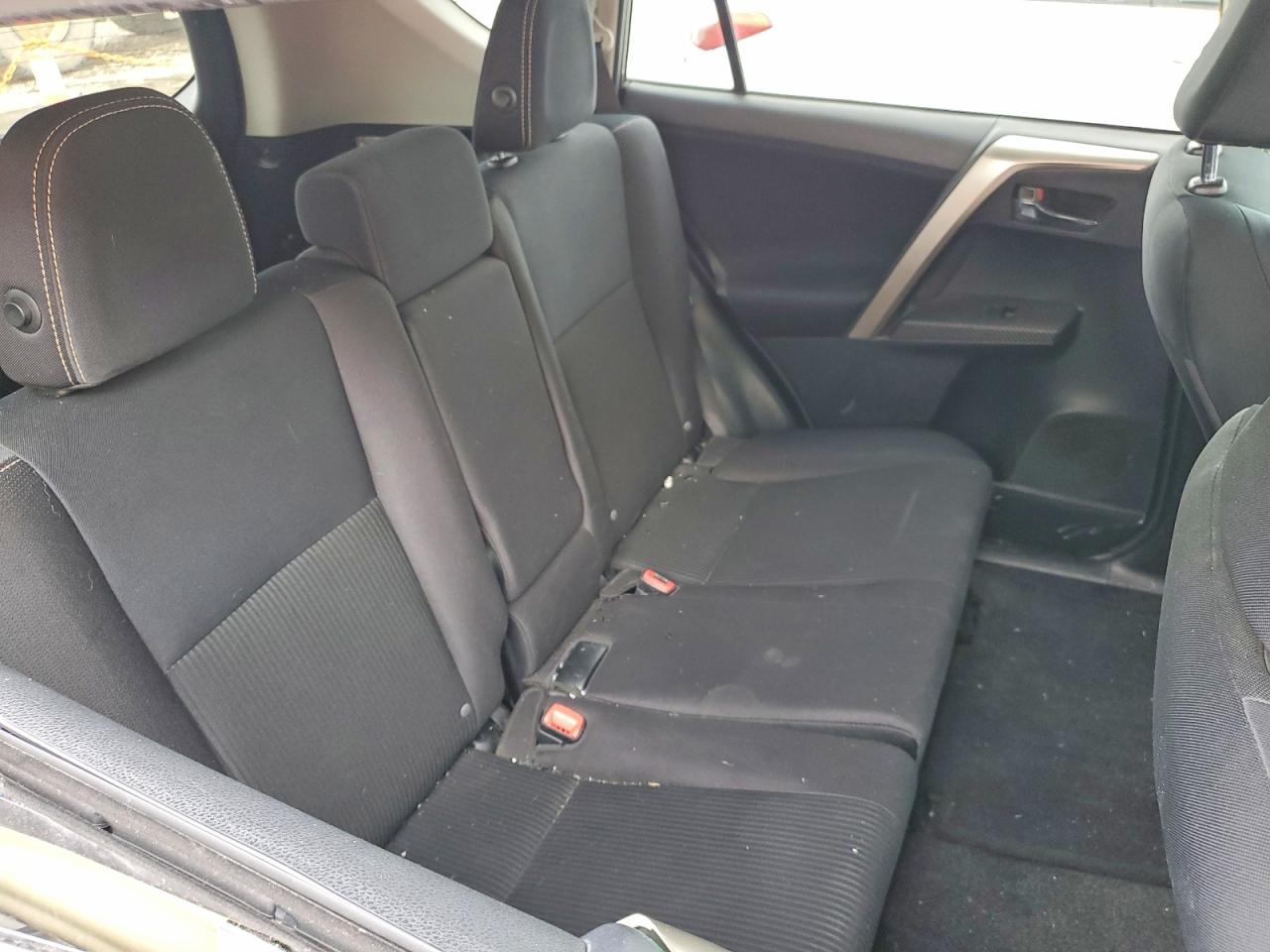 2015 TOYOTA RAV4 XLE photo 10