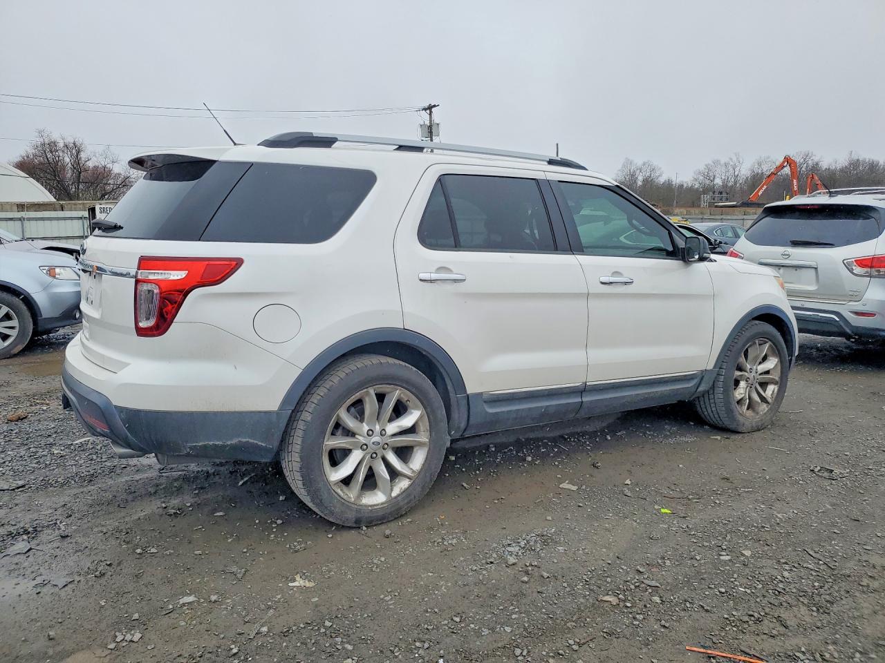 2013 FORD EXPLORER XLT photo 3