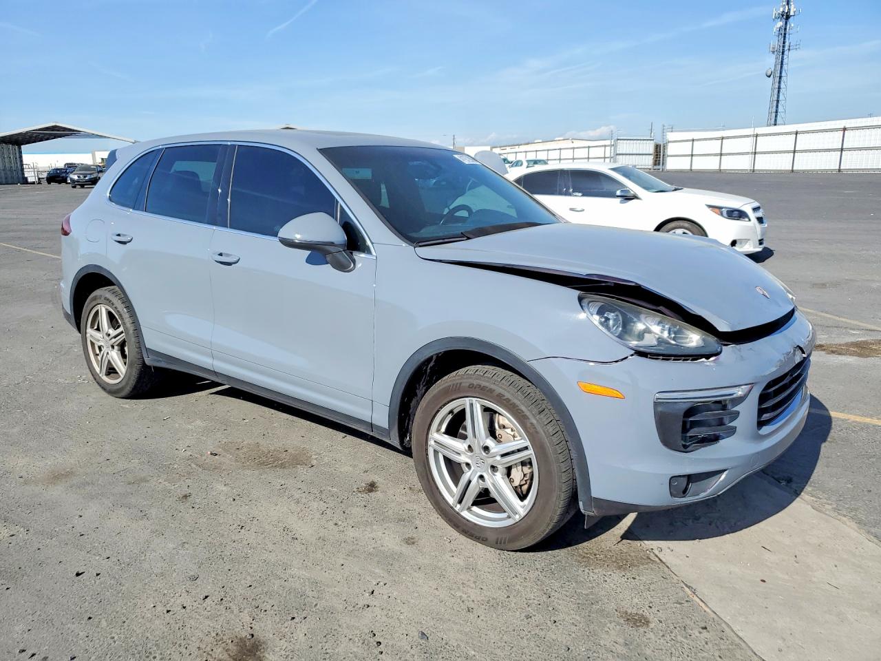 2015 PORSCHE CAYENNE S photo 4