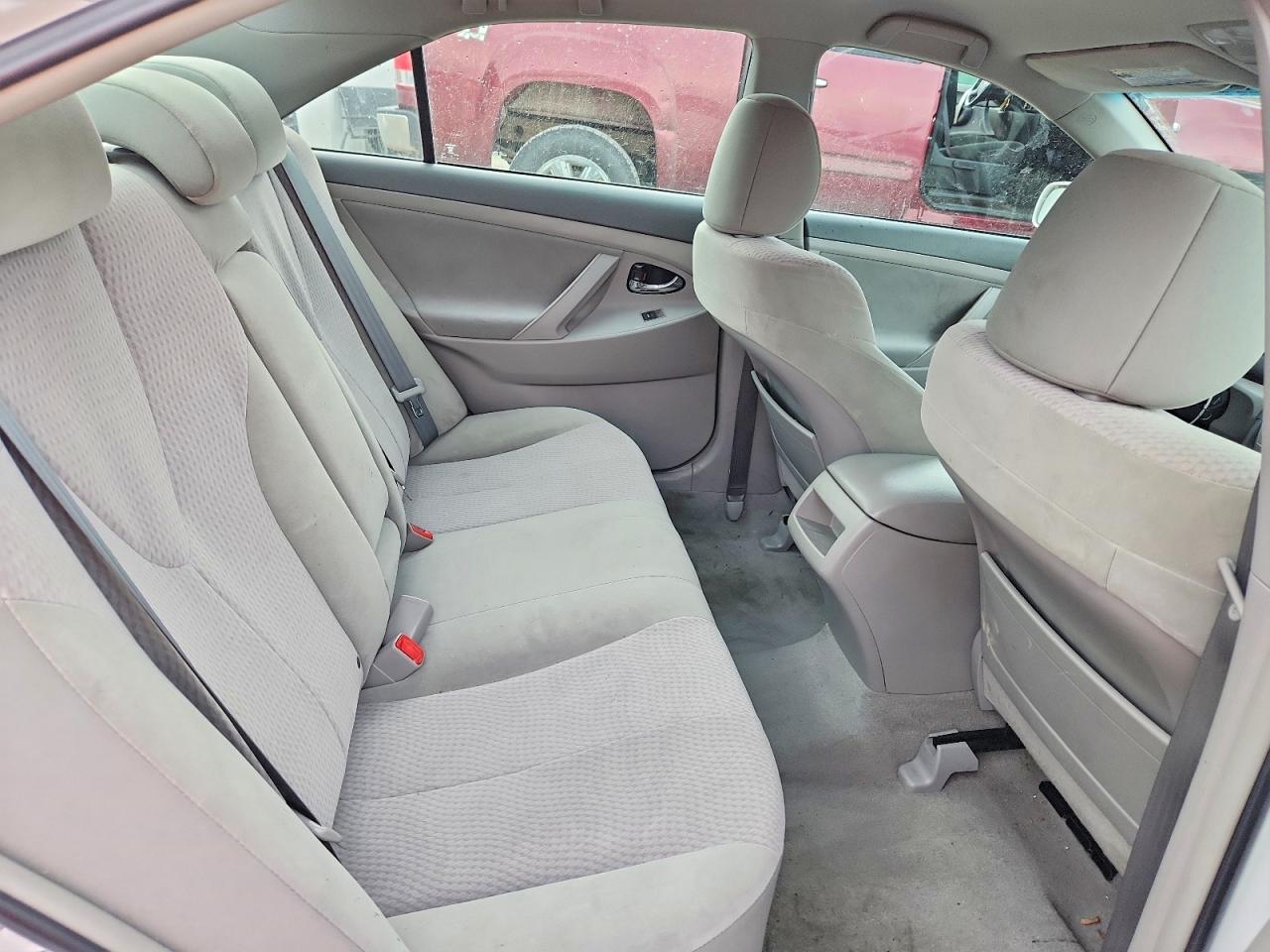 2011 TOYOTA CAMRY LE photo 19