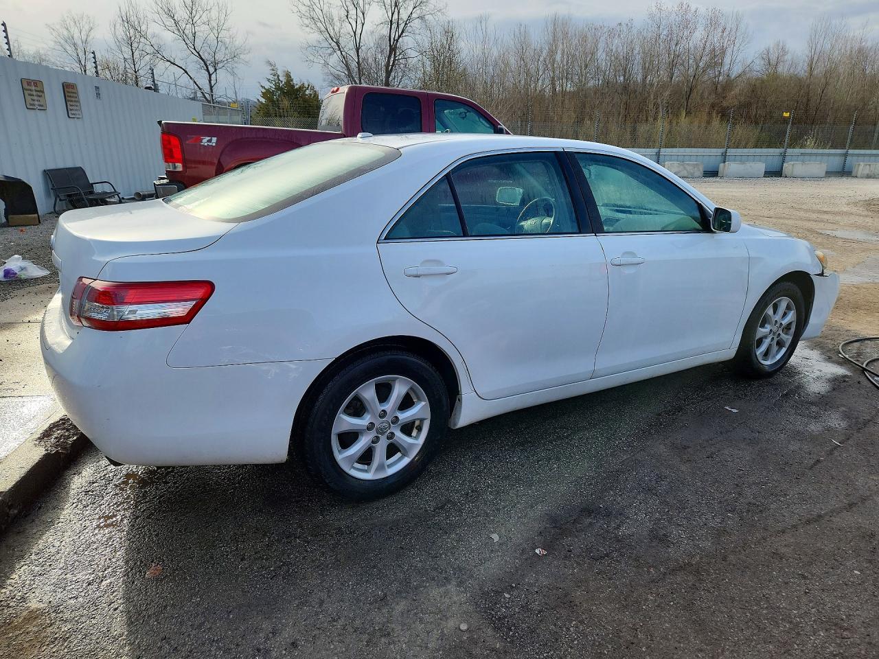 2011 TOYOTA CAMRY LE photo 5
