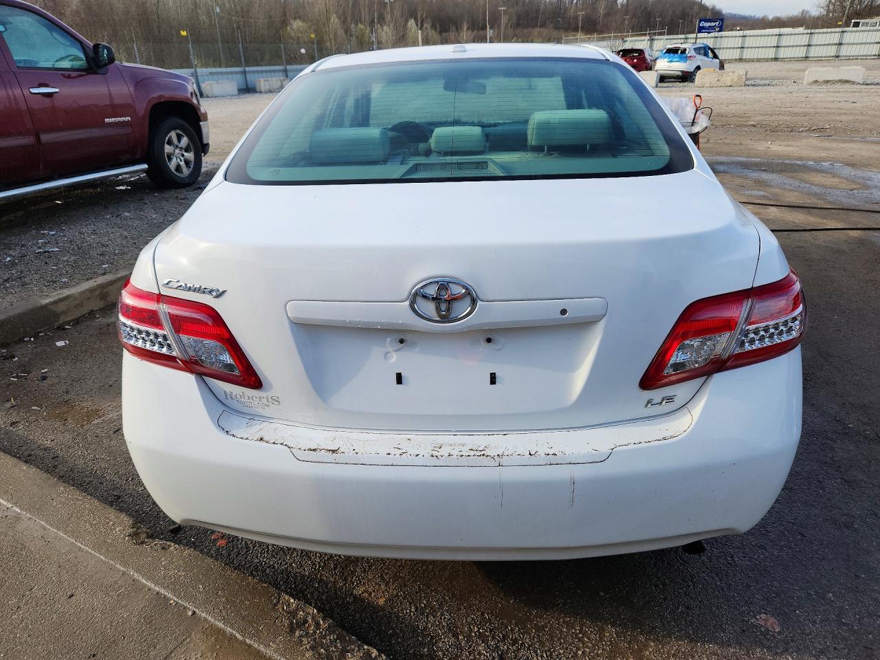 2011 TOYOTA CAMRY LE photo 11