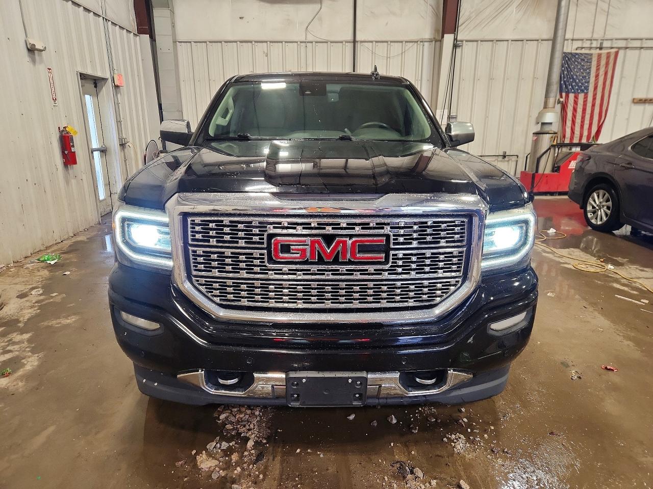 2017 GMC SIERRA K1500 DENALI photo 9