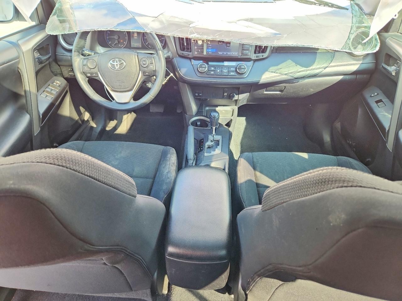 2018 TOYOTA RAV4 XLE photo 15