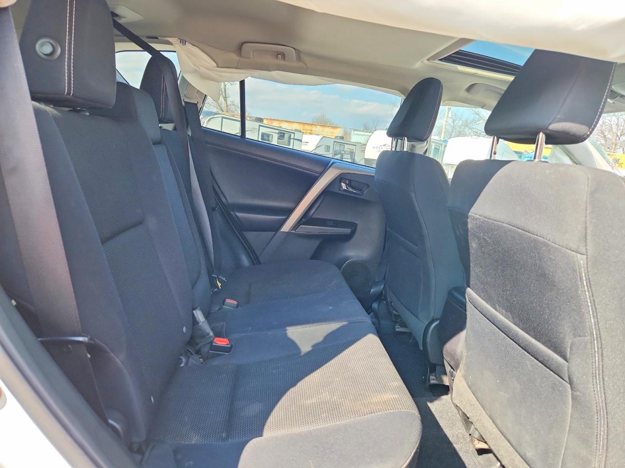 2018 TOYOTA RAV4 XLE photo 21