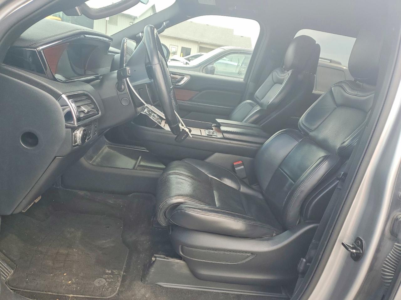 2021 LINCOLN NAVIGATOR L RESERVE photo 7