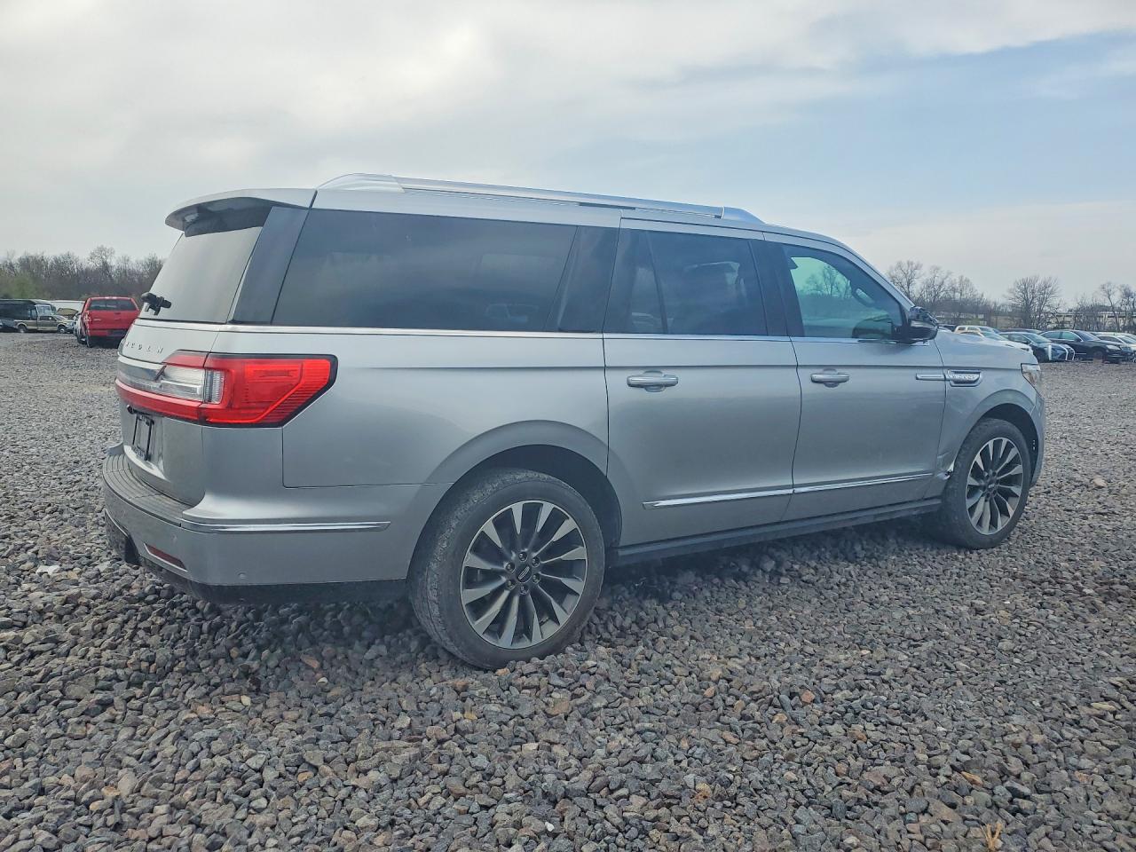 2021 LINCOLN NAVIGATOR L RESERVE photo 3