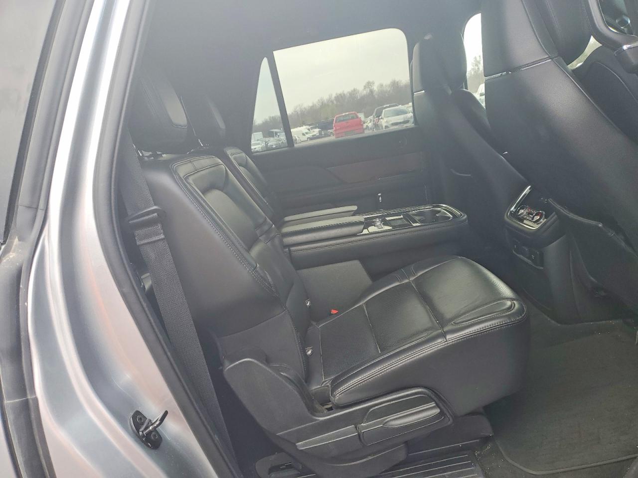 2021 LINCOLN NAVIGATOR L RESERVE photo 11
