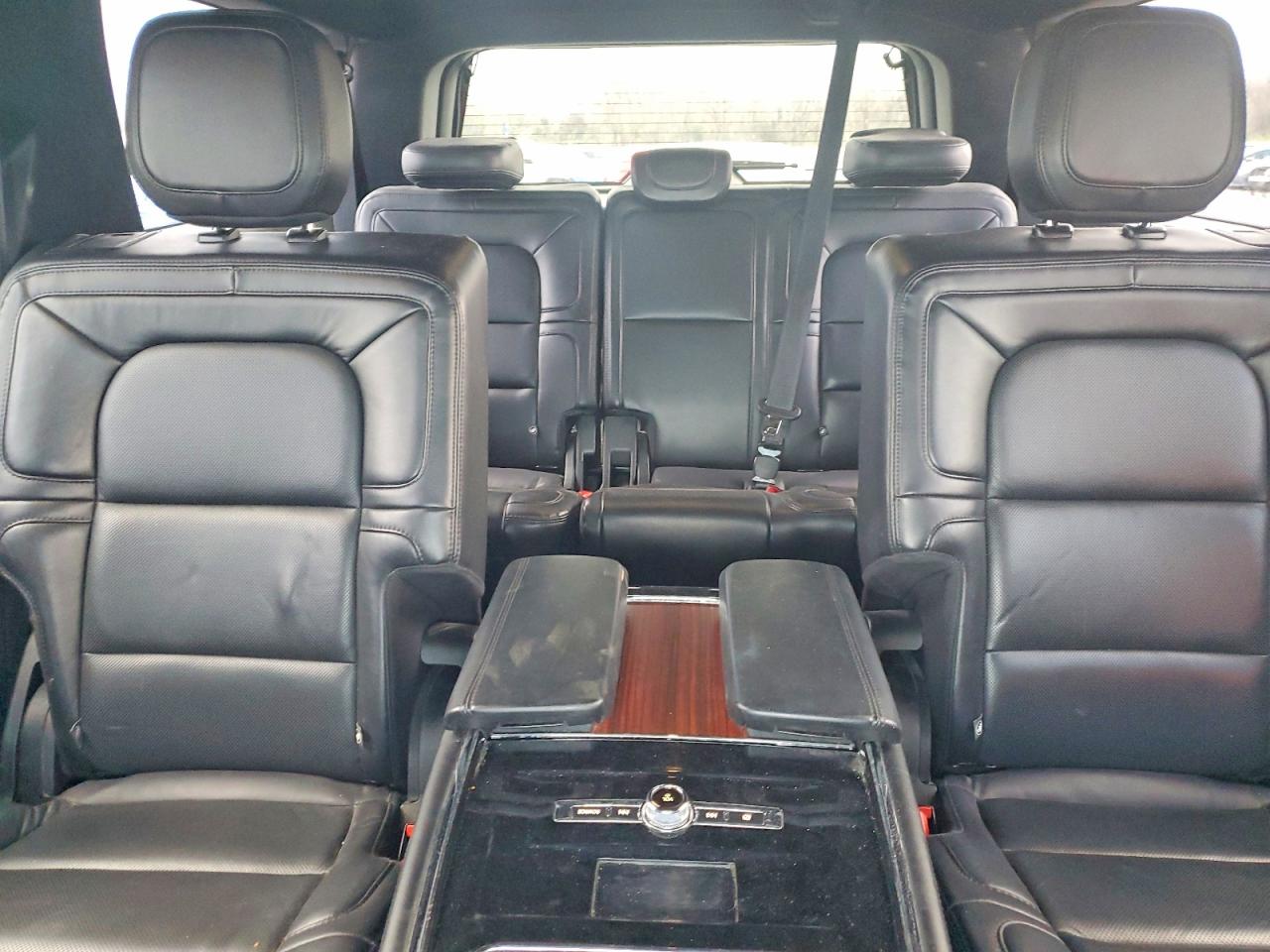 2021 LINCOLN NAVIGATOR L RESERVE photo 10