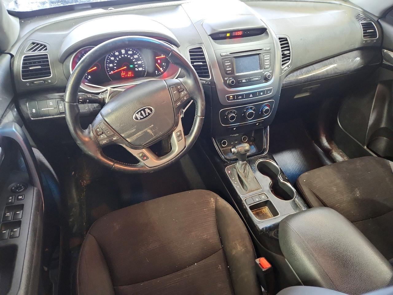 2015 KIA SORENTO LX photo 8