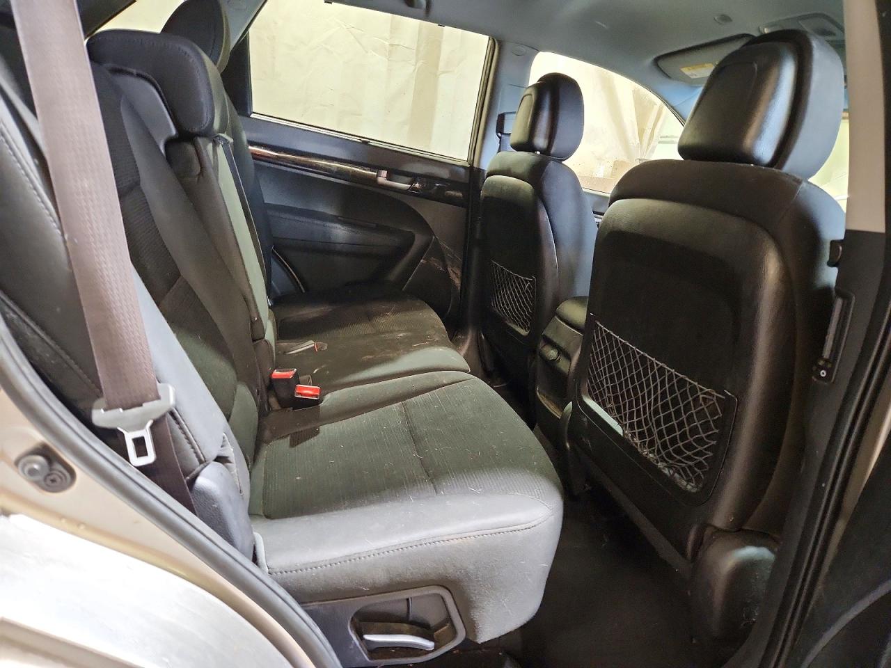 2015 KIA SORENTO LX photo 11
