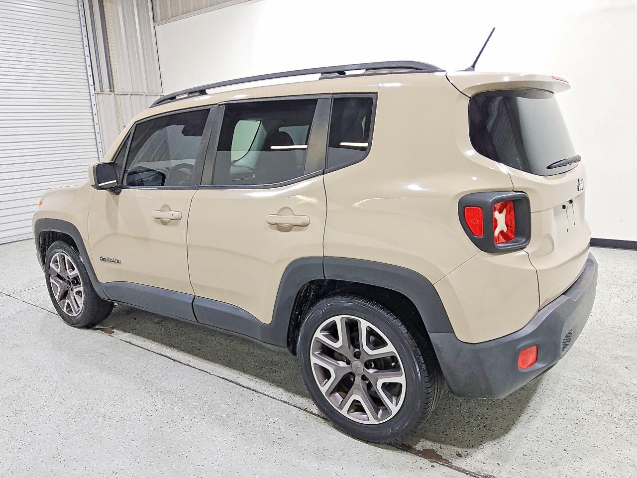 2015 JEEP RENEGADE LATITUDE photo 3