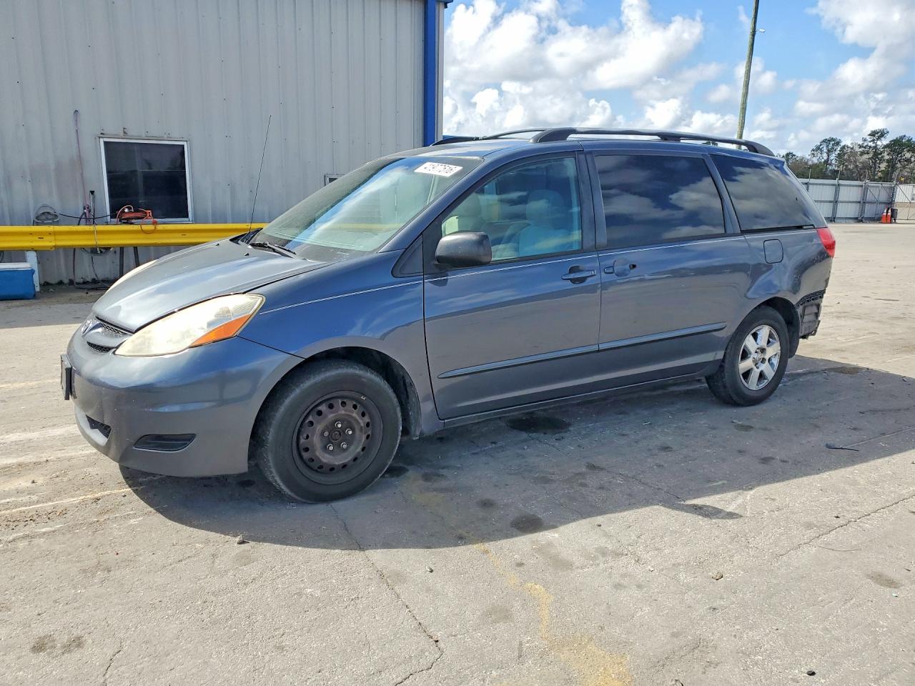 2009 TOYOTA SIENNA