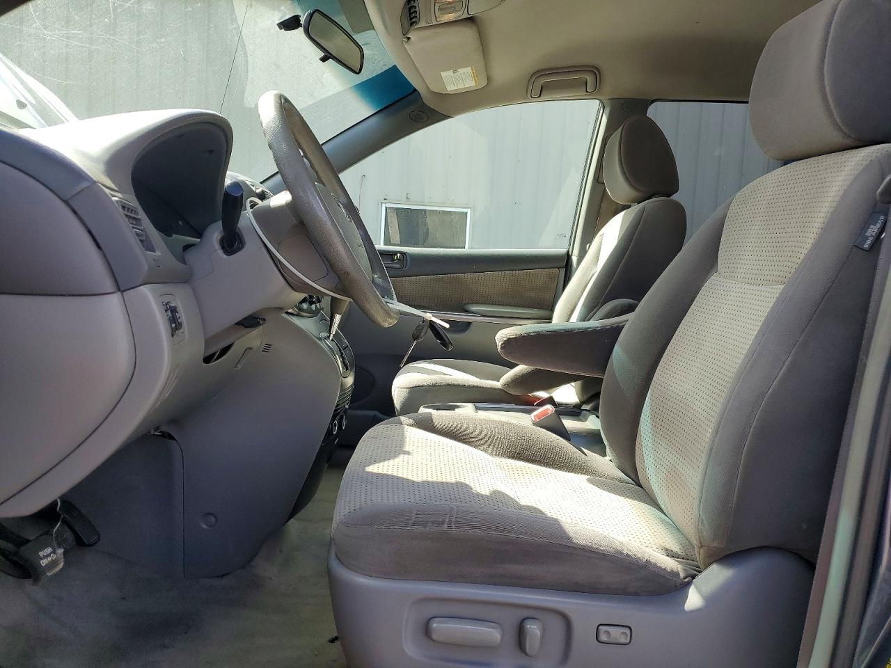 2009 TOYOTA SIENNA LE 7-PASSENGER photo 7