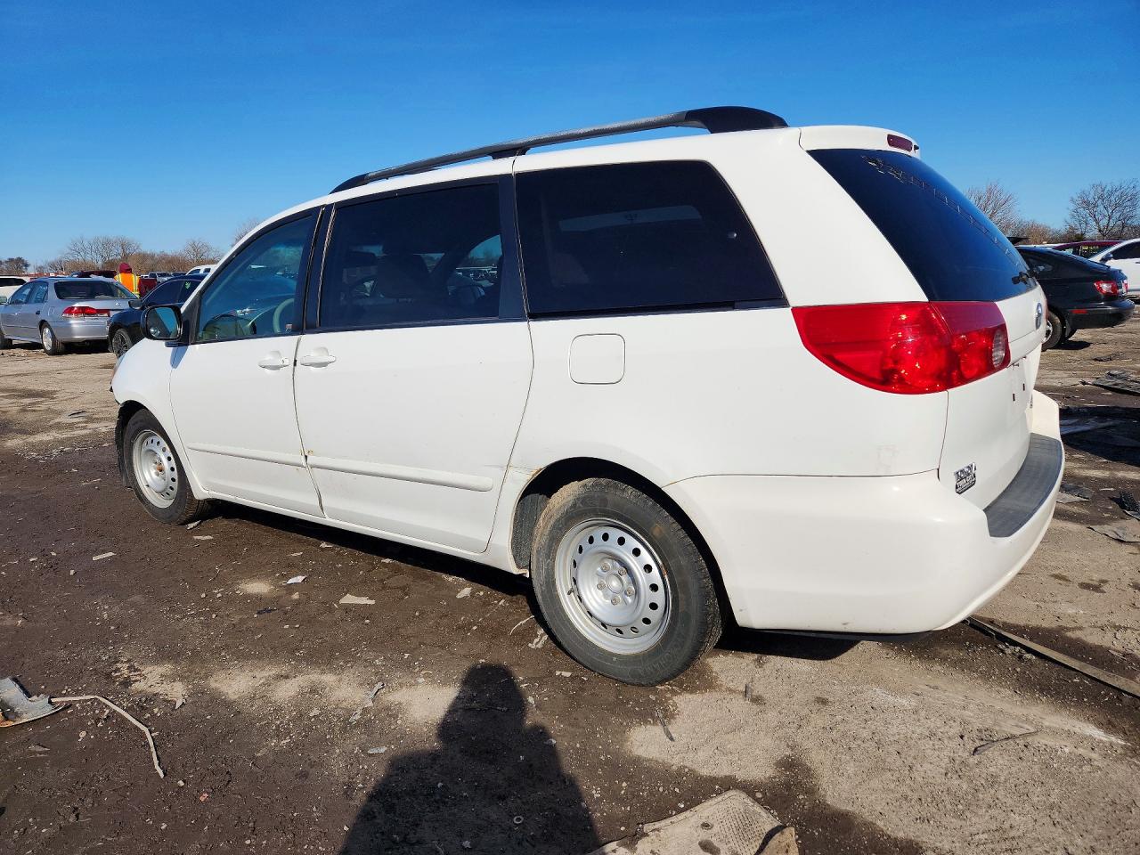 2008 TOYOTA SIENNA LE 7-PASSENGER photo 2