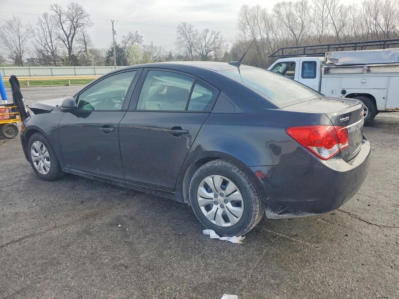 2013 CHEVROLET CRUZE LS photo 3