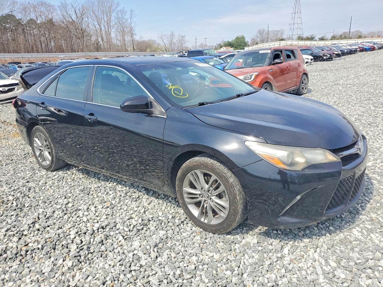 2015 TOYOTA CAMRY SE photo 4