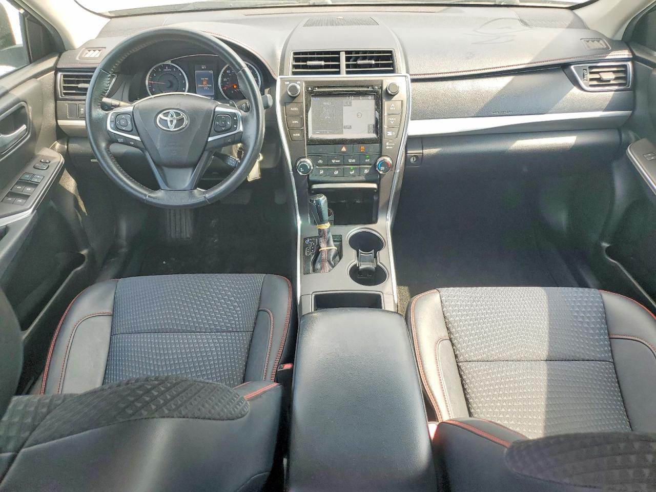 2015 TOYOTA CAMRY SE photo 8