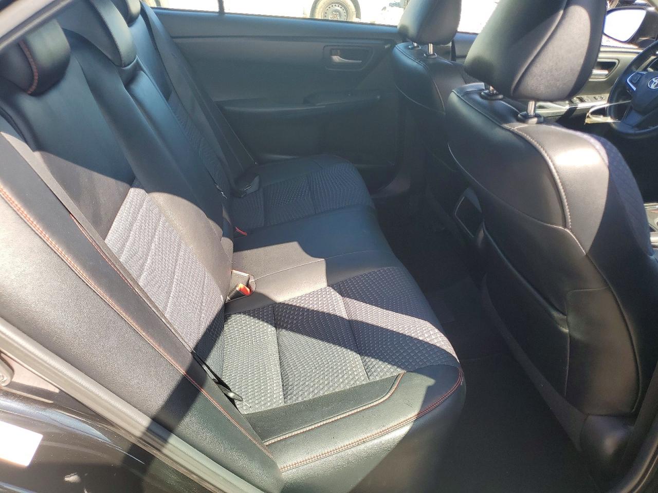2015 TOYOTA CAMRY SE photo 10
