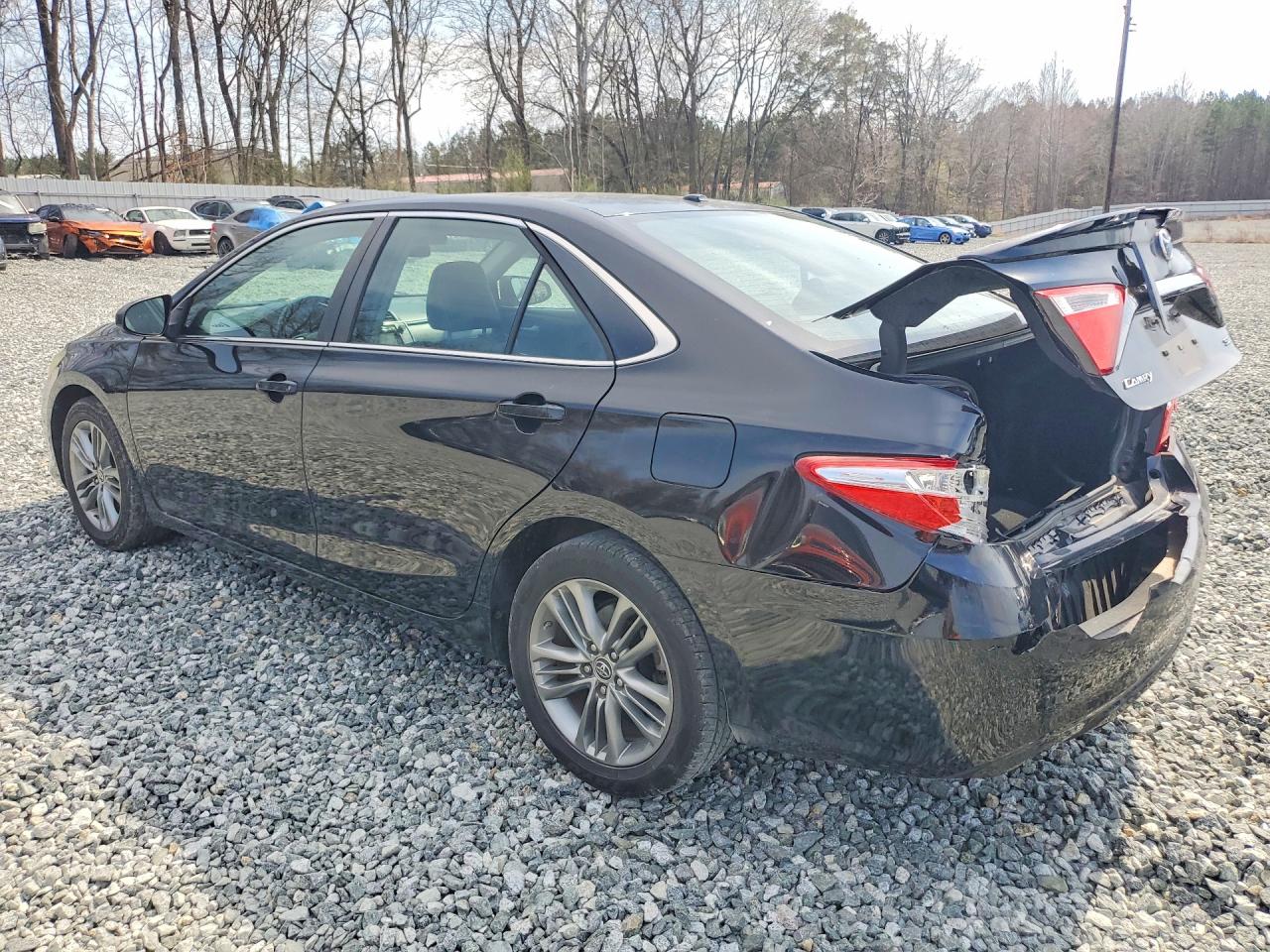 2015 TOYOTA CAMRY SE photo 2