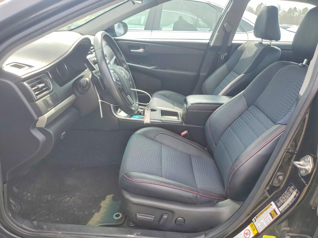 2015 TOYOTA CAMRY SE photo 7