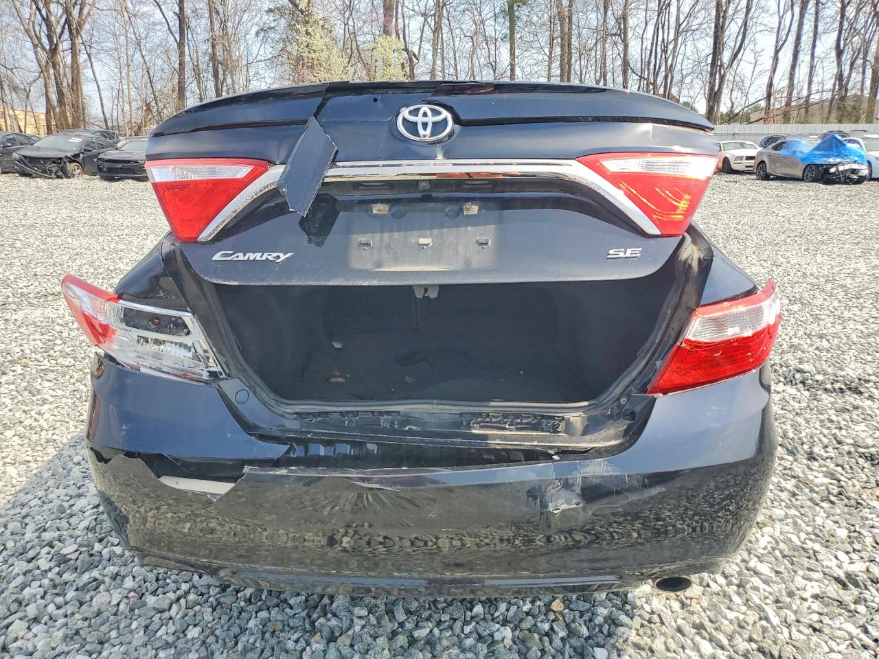 2015 TOYOTA CAMRY SE photo 6