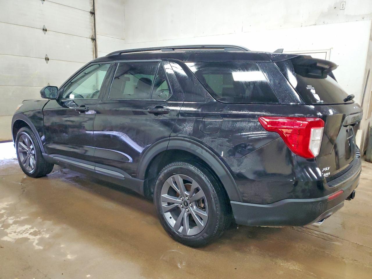 2023 FORD EXPLORER XLT photo 3