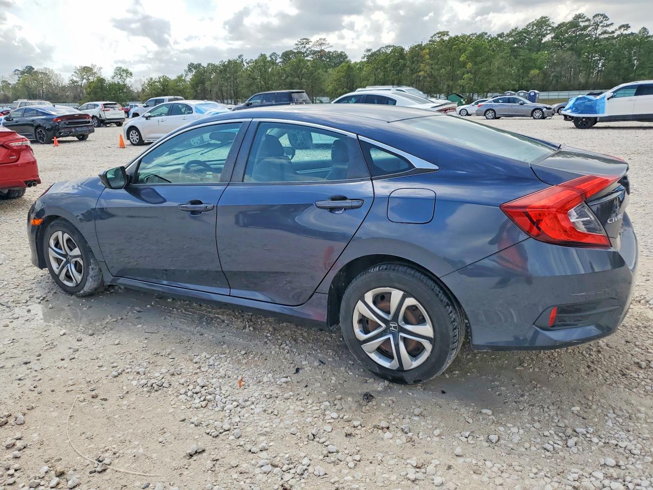2017 HONDA CIVIC LX photo 4