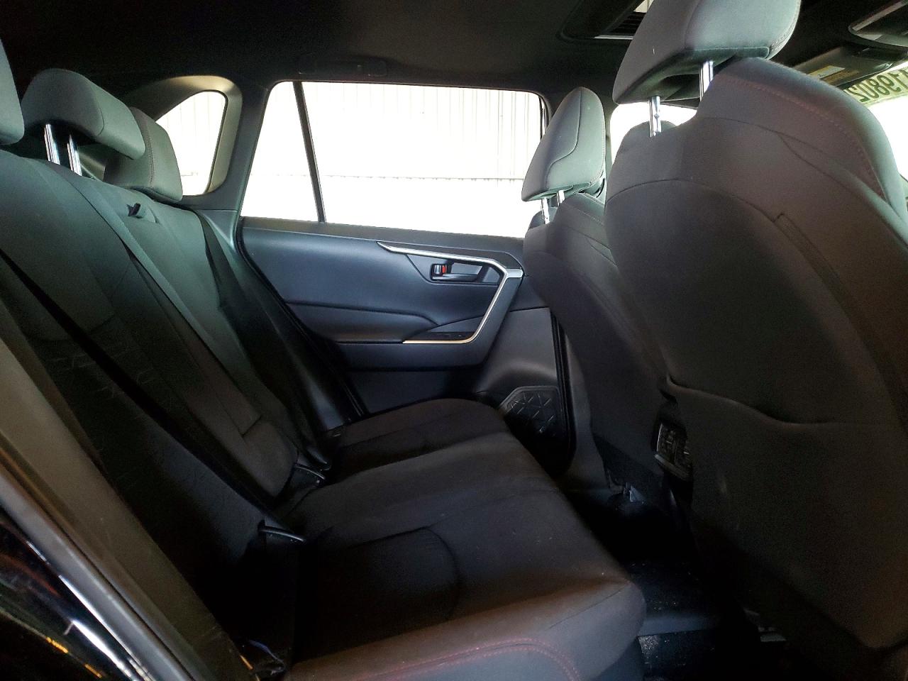 2021 TOYOTA RAV4 PRIME SE photo 11