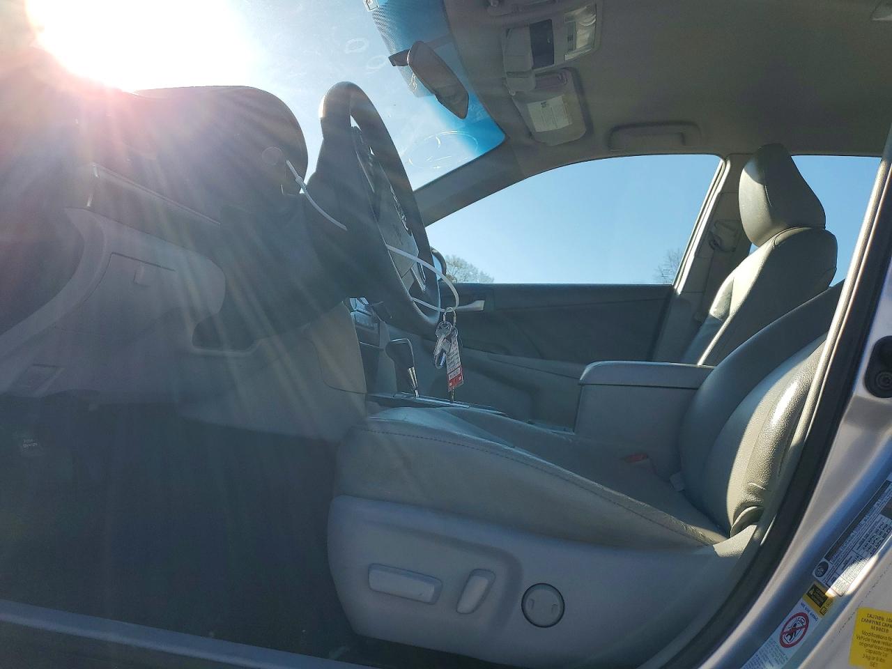 2014 TOYOTA CAMRY LE photo 13