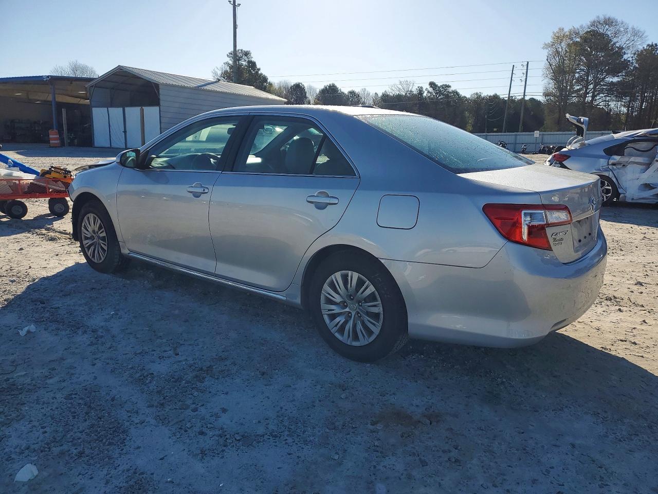2014 TOYOTA CAMRY LE photo 3