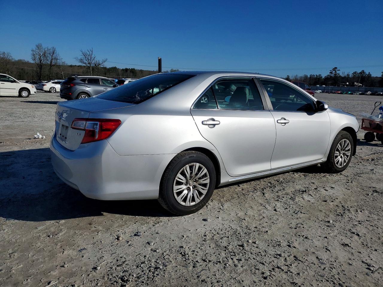 2014 TOYOTA CAMRY LE photo 5