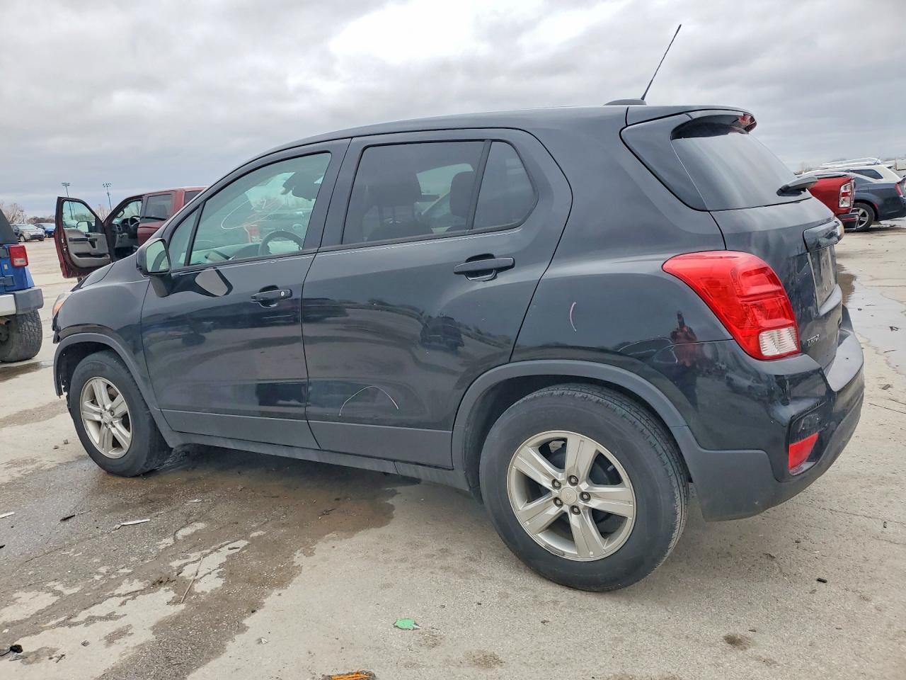 2019 CHEVROLET TRAX LS photo 4