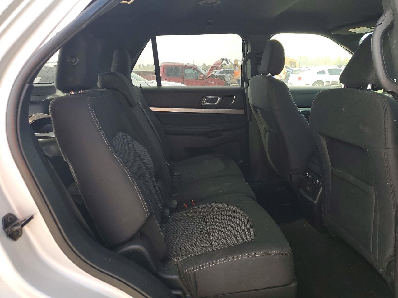 2019 FORD EXPLORER XLT photo 31