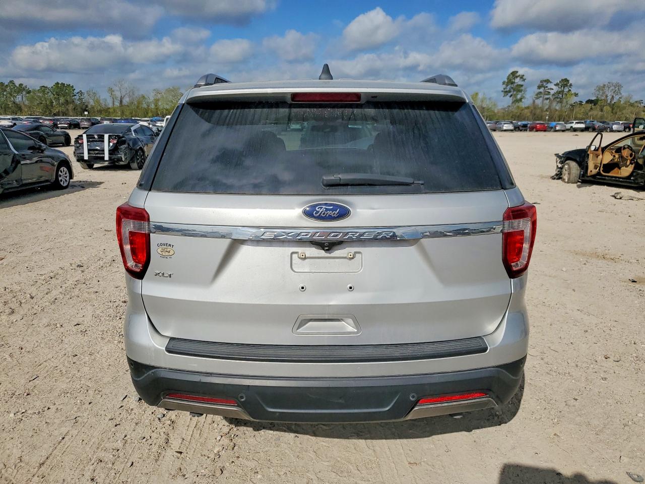 2019 FORD EXPLORER XLT photo 16