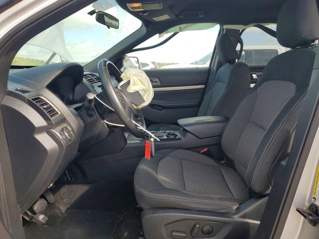 2019 FORD EXPLORER XLT photo 19