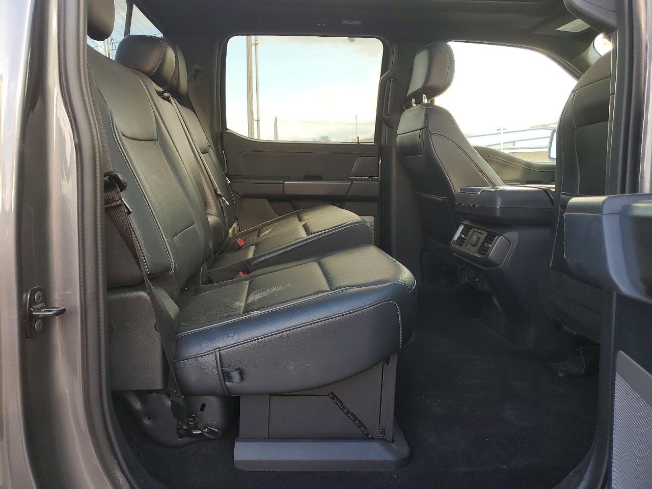 2024 FORD F150 LARIAT photo 19