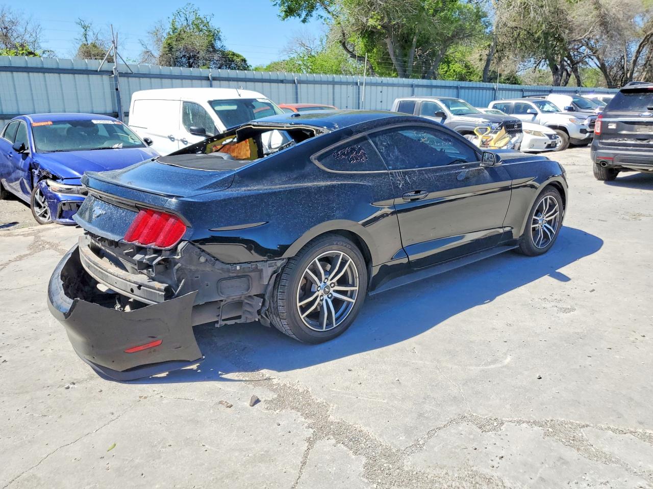 2015 FORD MUSTANG photo 5